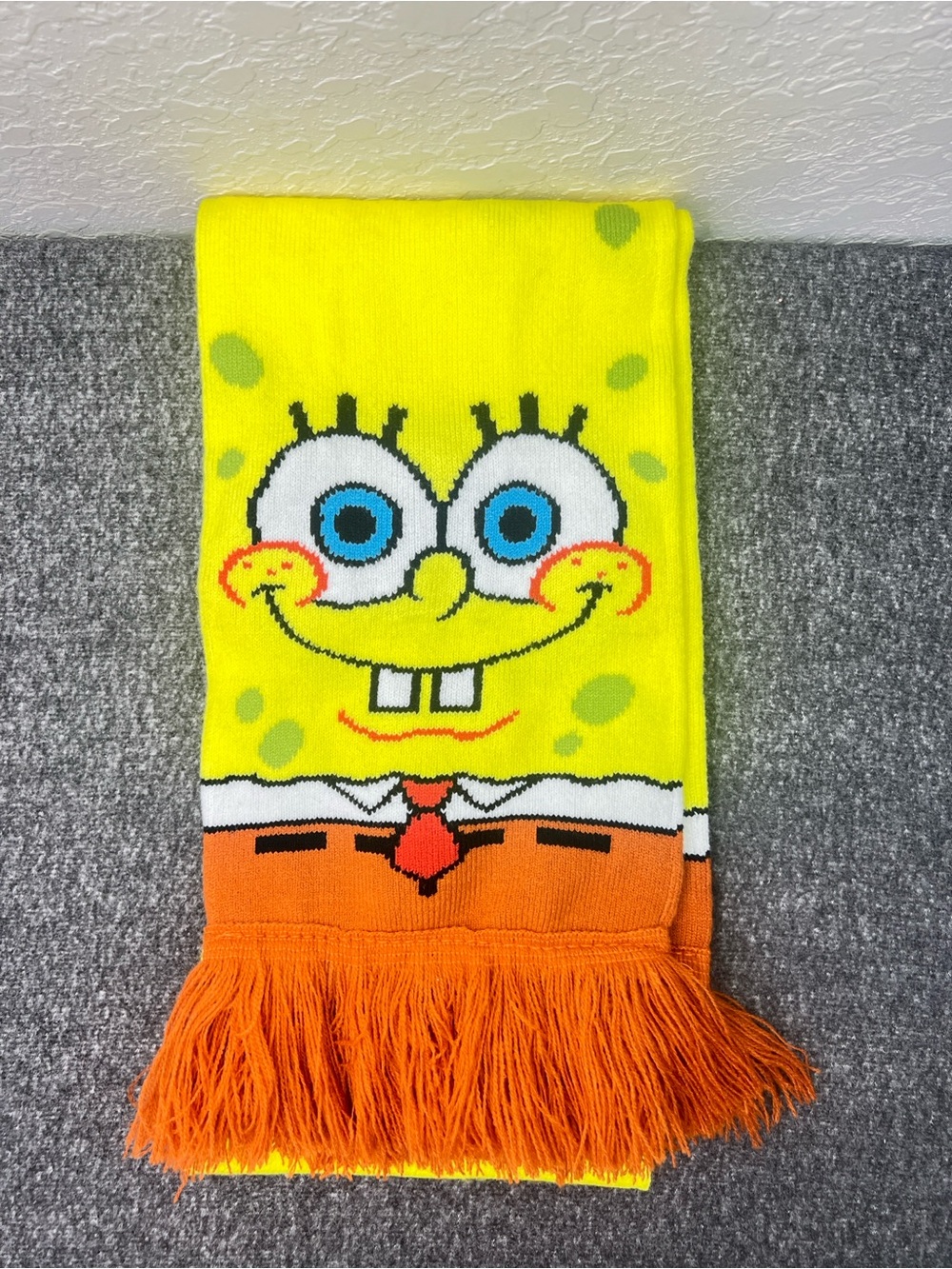CultureFly - SpongeBob Square Pants Scarf